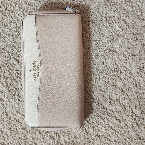 Kate Spade - Picture 4 of 4